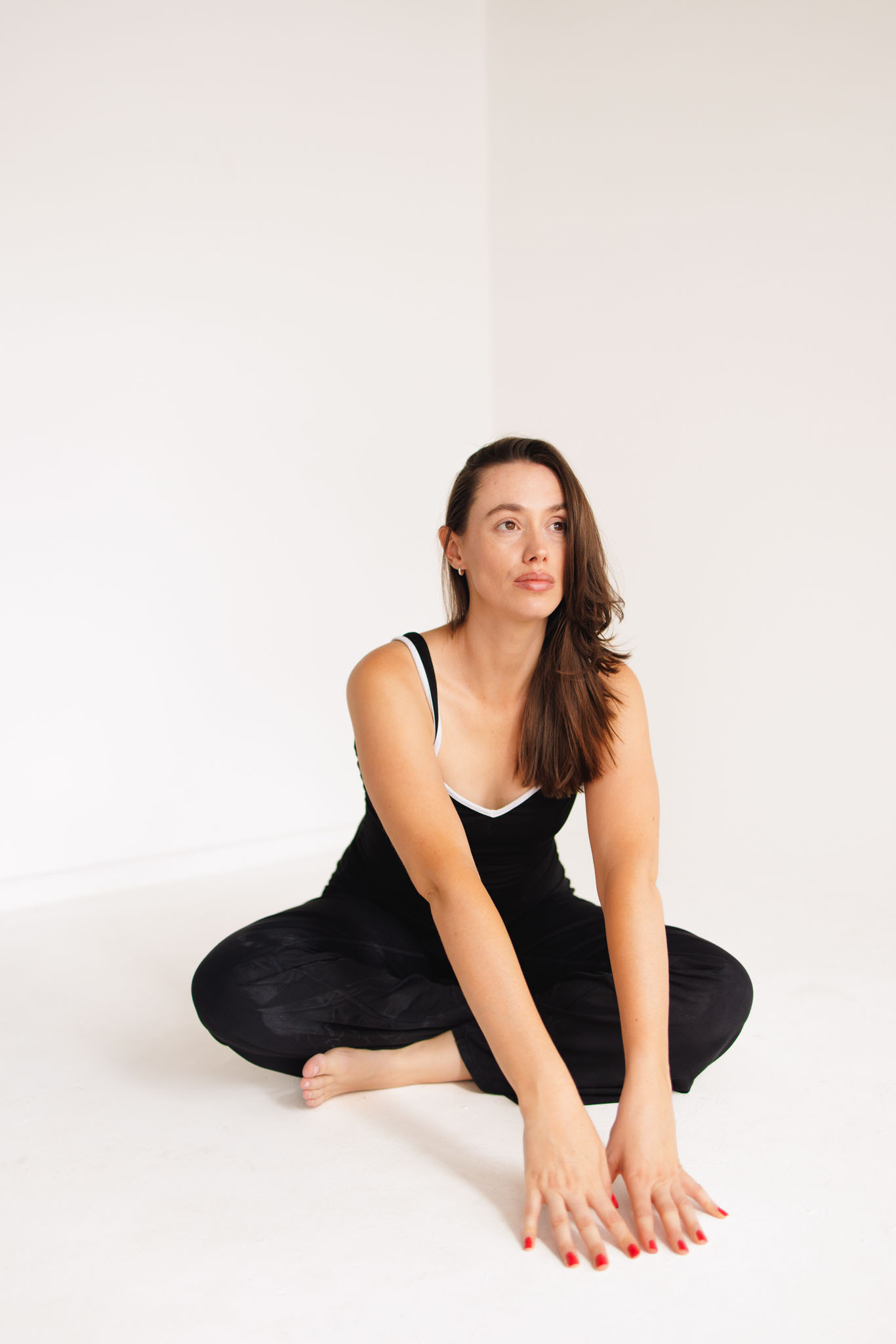 Jess Wicks demonstrating a Pilates exercise